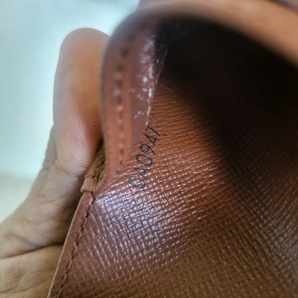 Authentic LOUIS VUITTON Monogram Canvas Leather Card Bifold Wallet